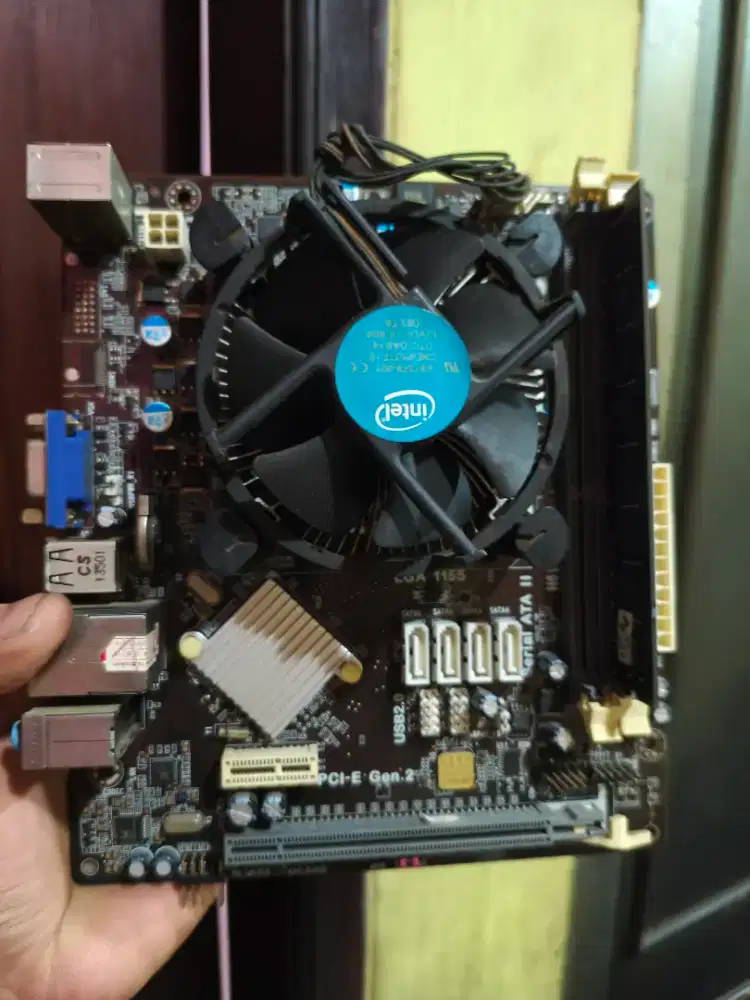 Motherboard Ecs H61 + Proci I3 gen 3 + ram 2gb mulus normal.
