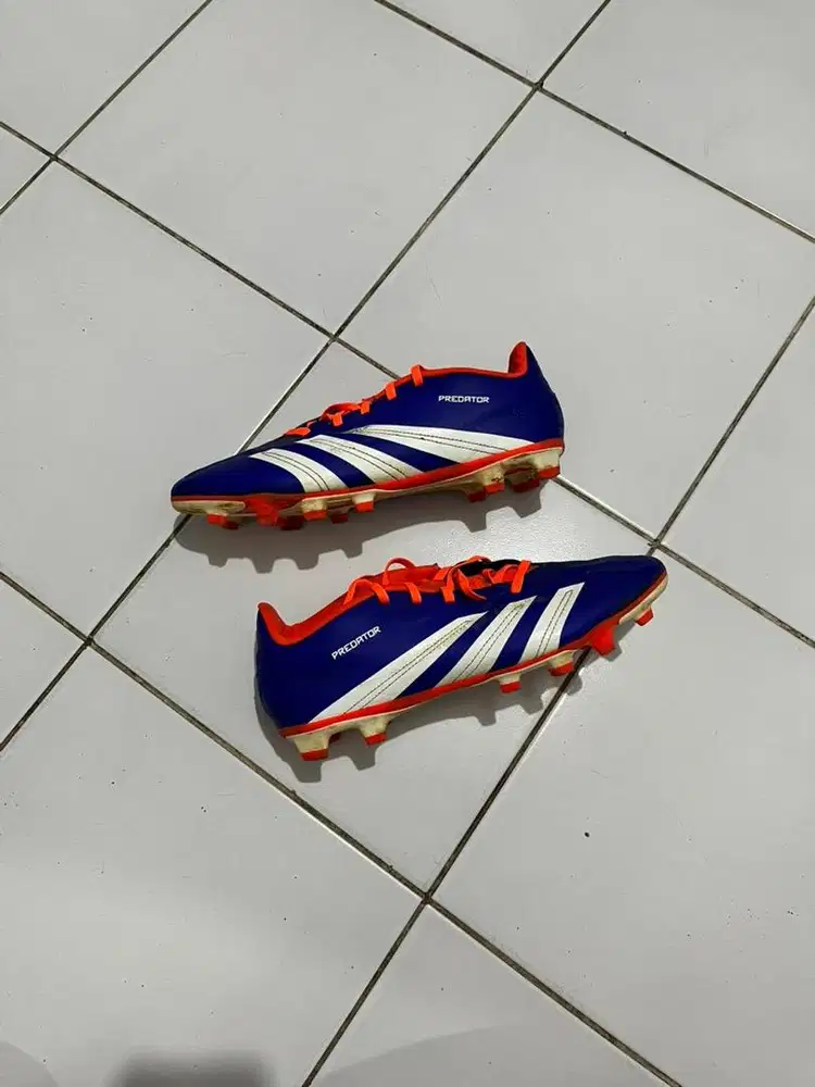 Sepatu Bola Adidas Predator Club