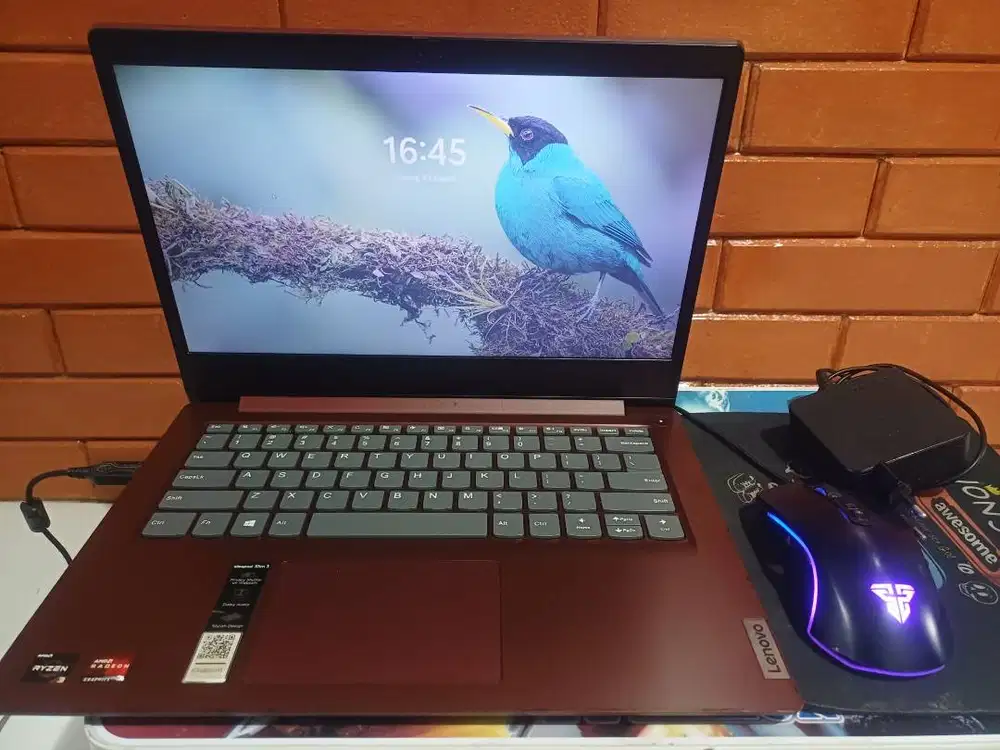 Lenovo IdeaPad Slim 3 Cherry Red