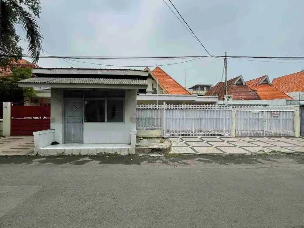 Dijual Rumah cocok untuk usaha di Jalan Mh Thamrin Surabaya Pusat