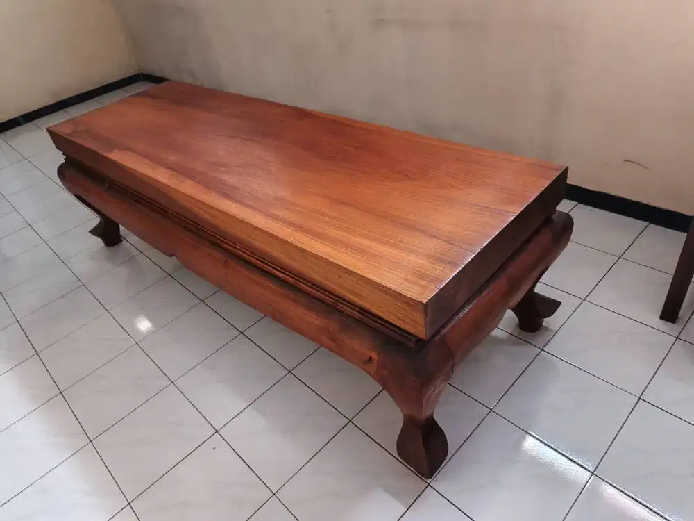 Meja papan jati utuhan