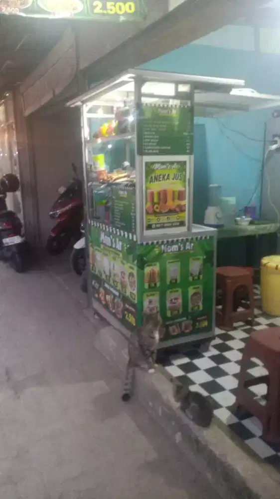 Take oper kios aneka ayam dan juice