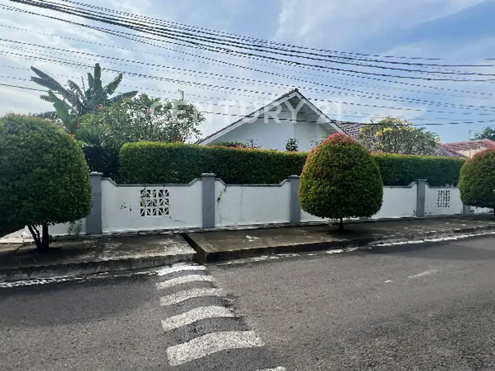 Rumah Hoek Siap Huni Dalam Komplek di Kayu Putih S8774