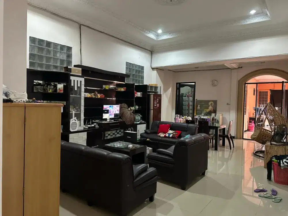 Rumah di Jalan Besuki, Perak Timur Daerah Kota Lama Surabaya