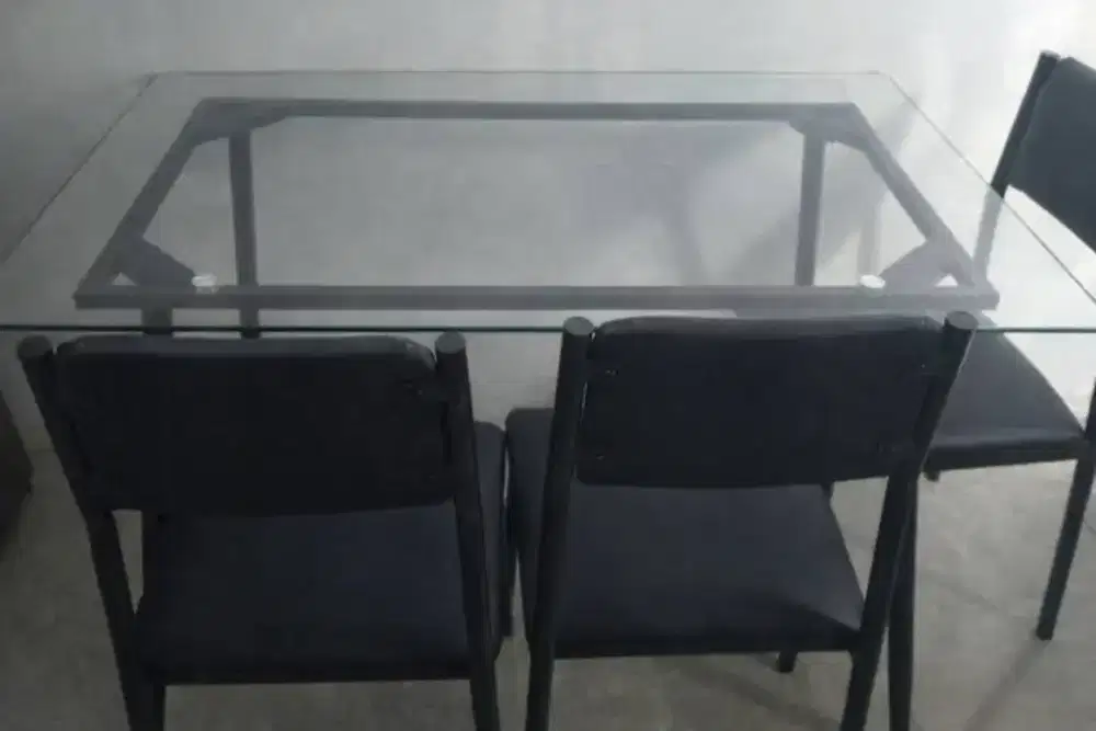 Meja makan set dan tempat duduk