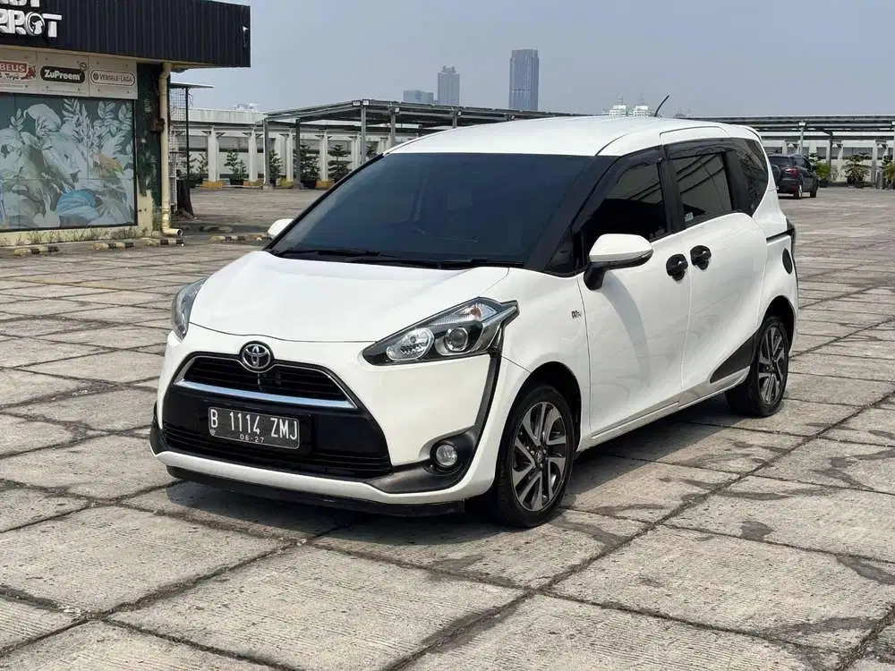Toyota Sienta V 2017 AT