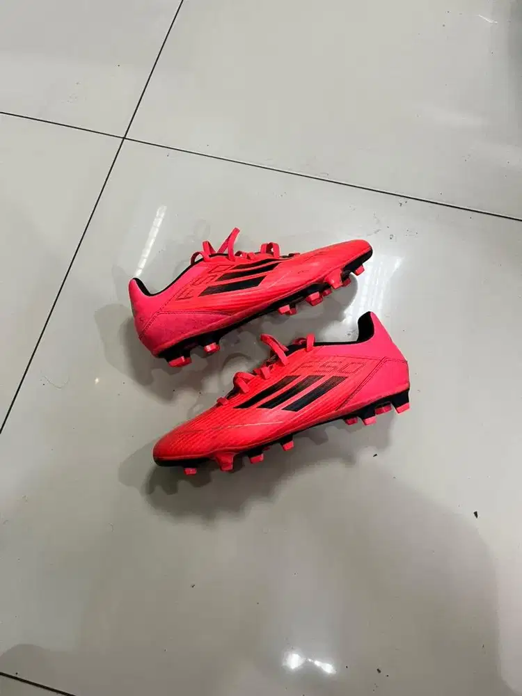 Sepatu Bola Adidas F50 Club