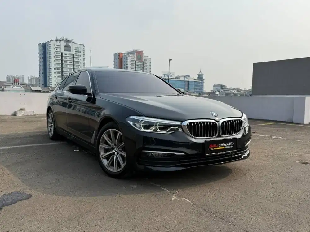 BMW 520i G30 LCi A/T 2019,KM Antik