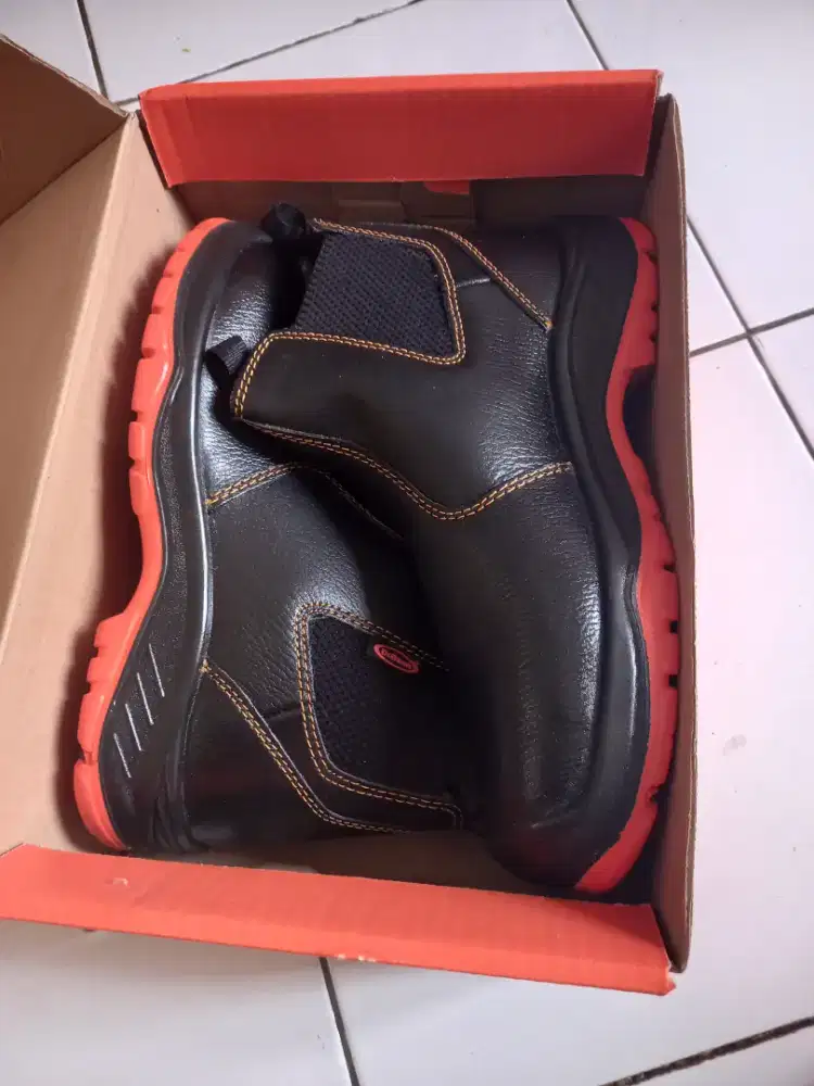 Dijual sepatu safety merk Dr. OSHA
