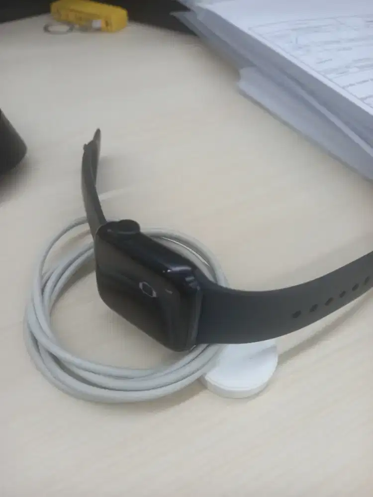 Apple Watch SE black dark grey