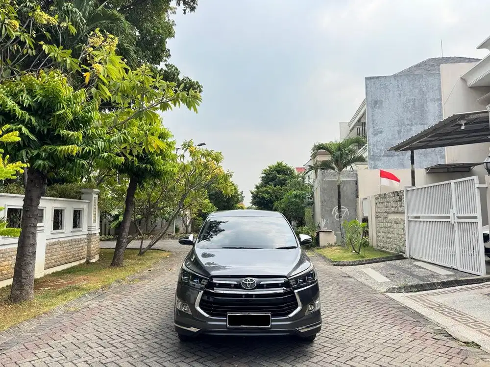 40.000 KM Toyota Innova Venturer 2.4 Diesel Matic 2019 Grey Facelift