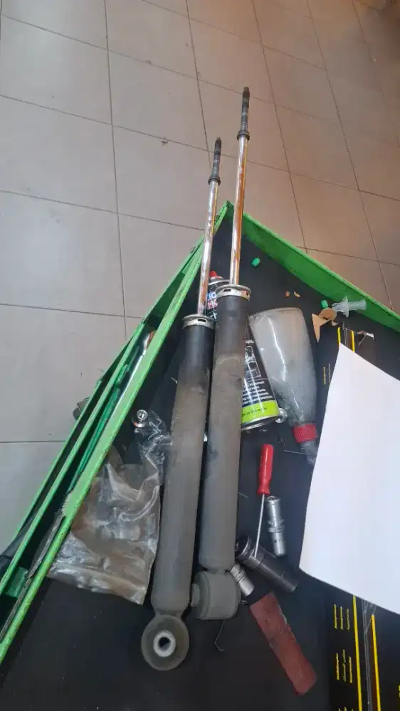 Shock breaker belakang mitsubishi xpander 2019