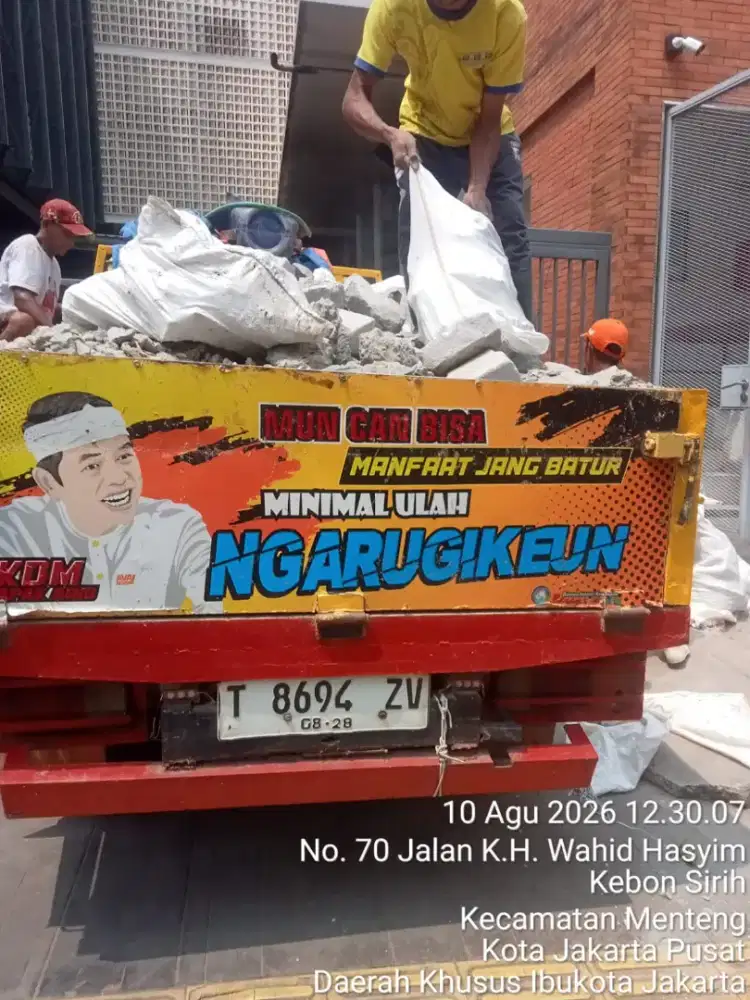 Jasa buang puing dan angkutan sampah
