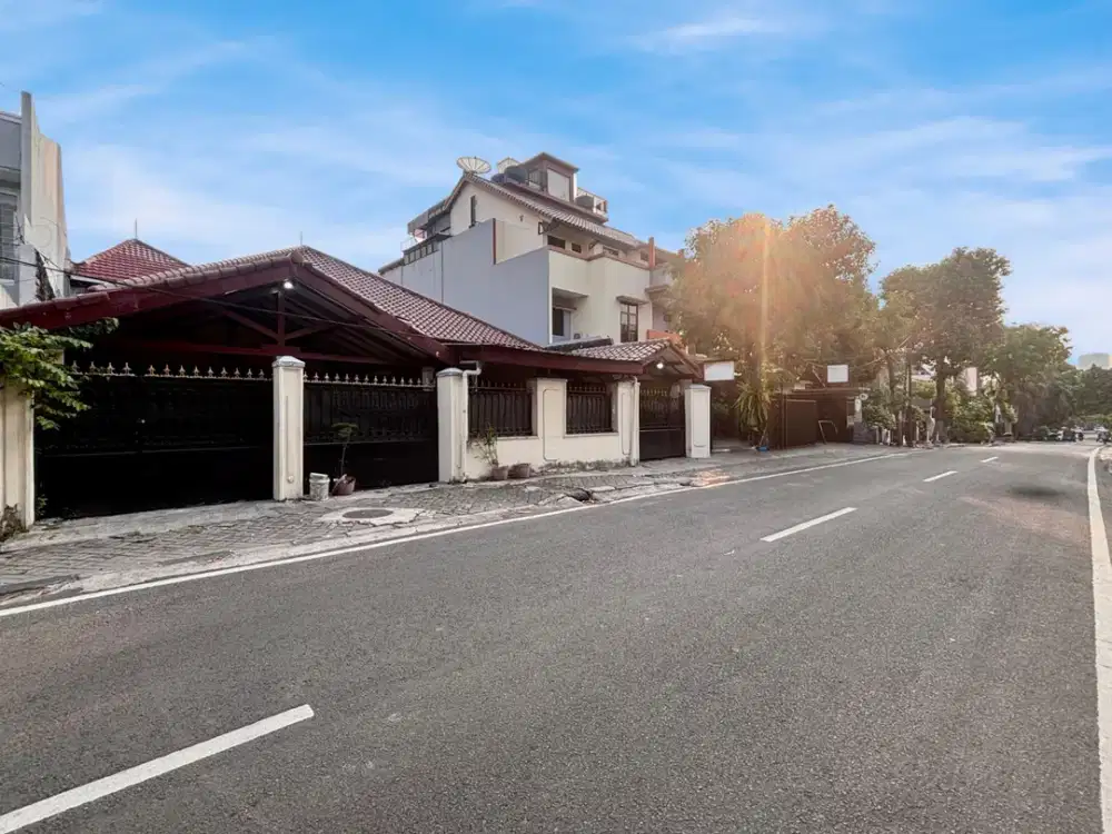 TEBET BARAT RUMAH SIAP HUNI AKSES JALAN UTAMA LEBAR