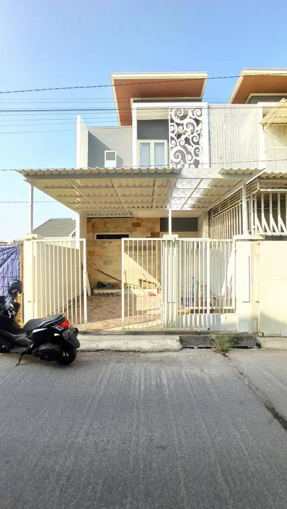 DIKONTRAKKAN – RUMAH BARU 2 LANTAI DI GUNUNG ANYAR TAMBAK