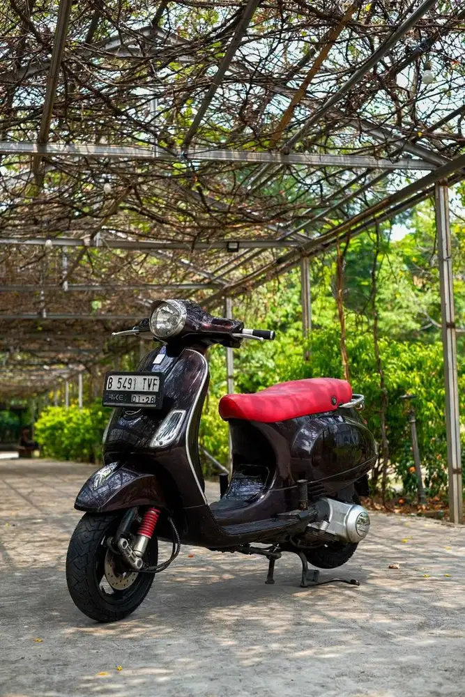 VESPA LX 150 2VIE TAHUN 2011