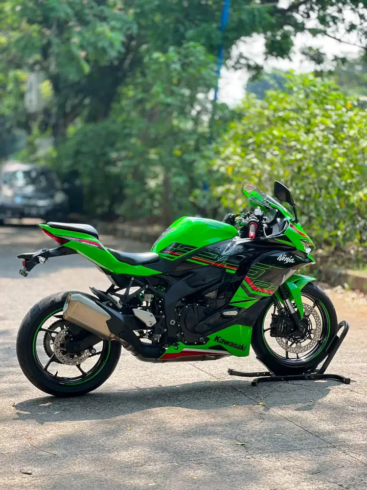 KM LOW! KAWASAKI ZX25RR ABS QS TFT KRT HIJAU 2023 PAJAK HIDUP SUPERB