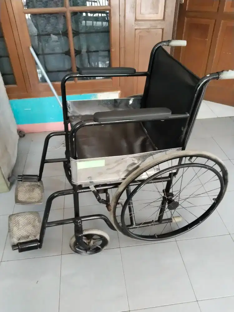 Jual kursi roda second layak pakai
