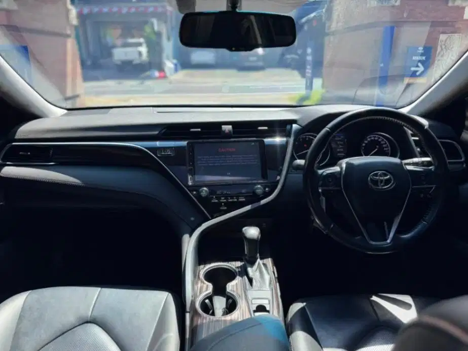 Toyota Camry 2.5 V Bensin AT 2019 Hitam (AEF)
