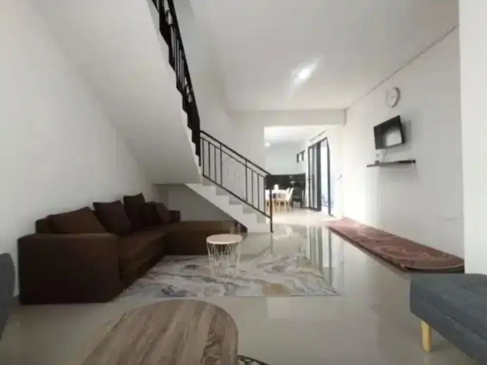 Dijual rumah Hook Siap Huni Dengan Kolam Renang di Setiabudi Regency