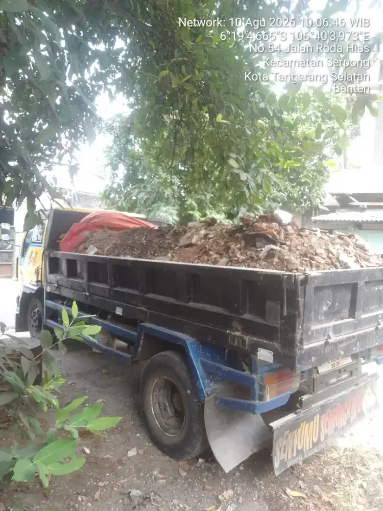 Jasa buang puing dan urugan