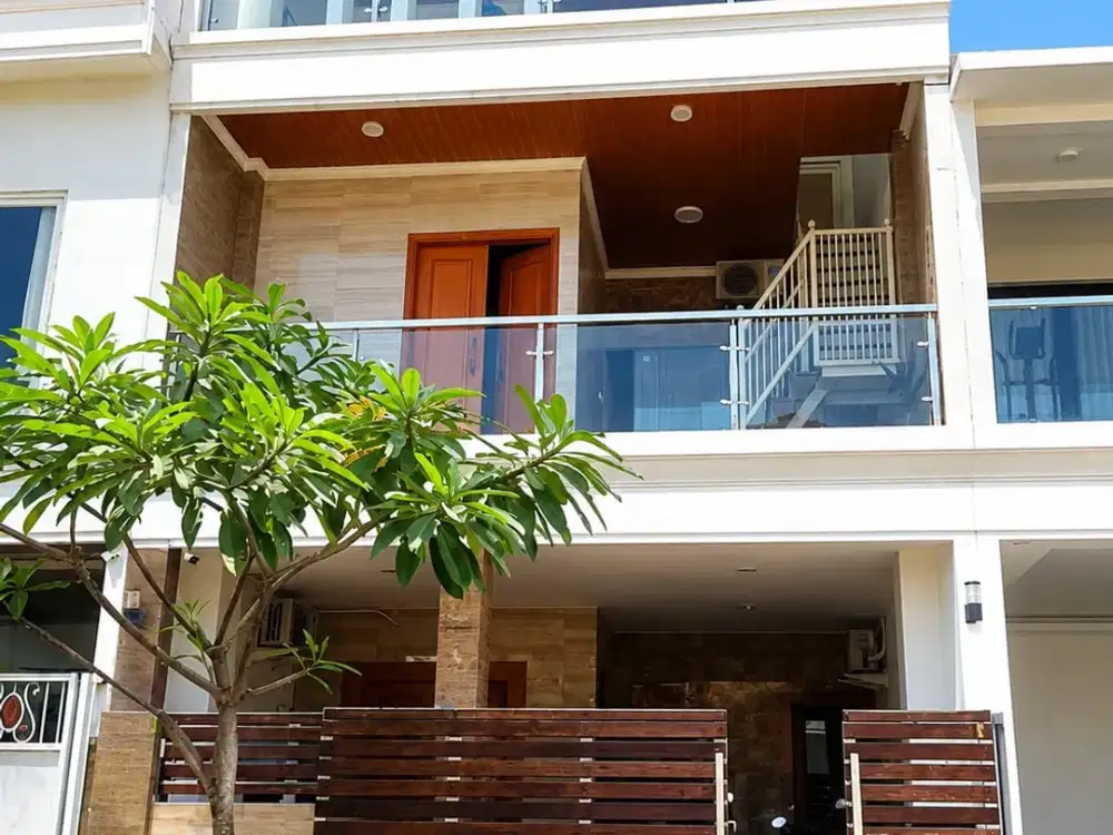 Dijual Rumah Tiga Lantai Siap Huni di Taman Boston Puri Surya Jaya Gedangan Sidoarjo