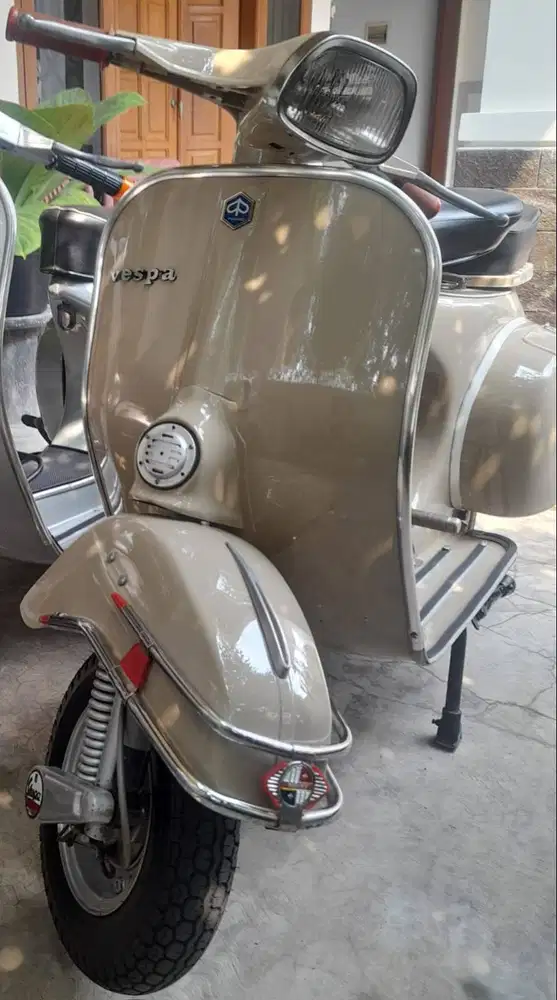 Dijual  Vespa Super 1977 Plat B Istimewa