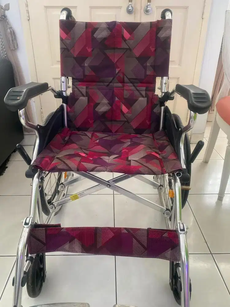 Kursi Roda Avico