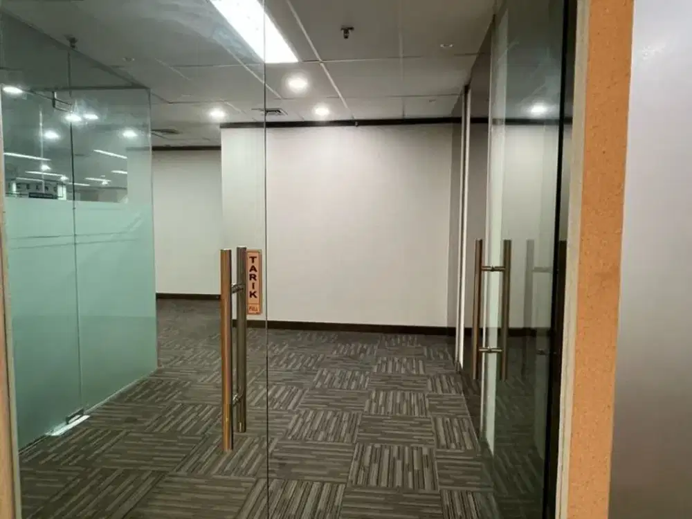 SEWA RUANG KANTOR MENARA DUTA LUAS 380 SQM SEMI FURNISH