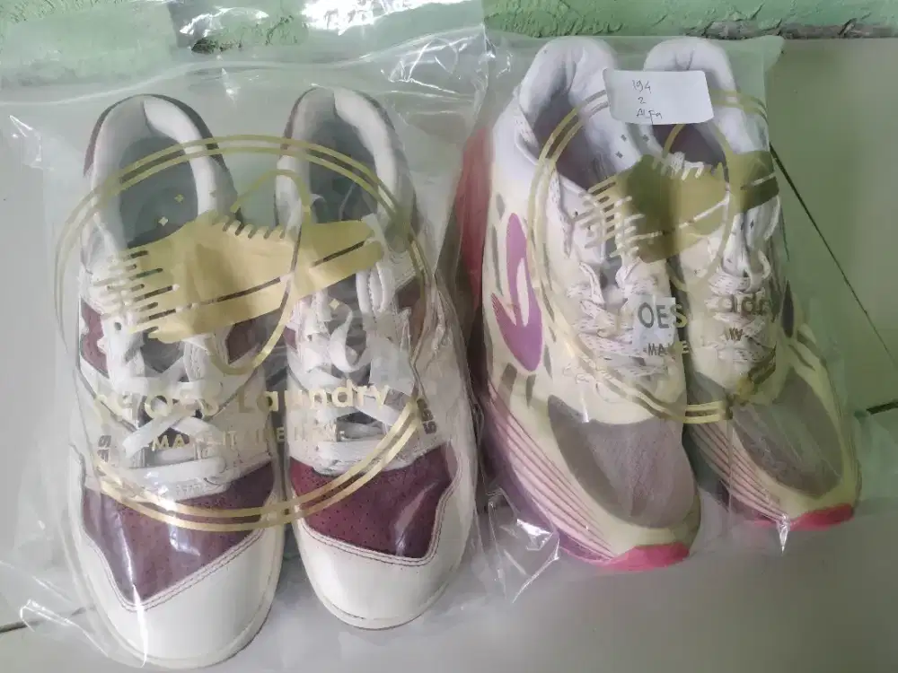 2 pasang sepatu new balance dan haze
