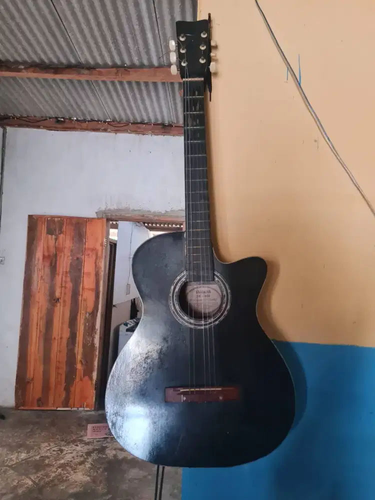 dijual Gitar karena BU