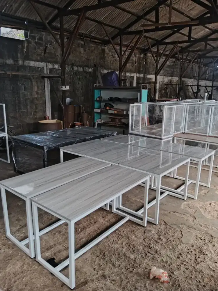 Meja Kerja Besi Putih Minimalis