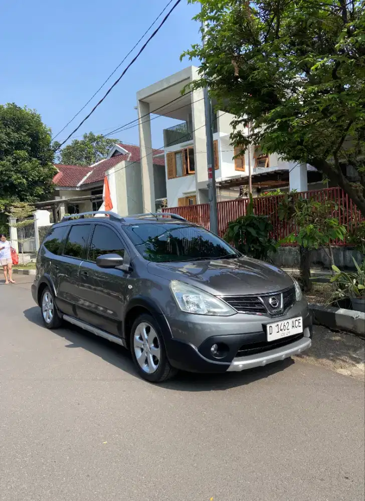 Nissan grandlivina 1.5 x gear AT 2014