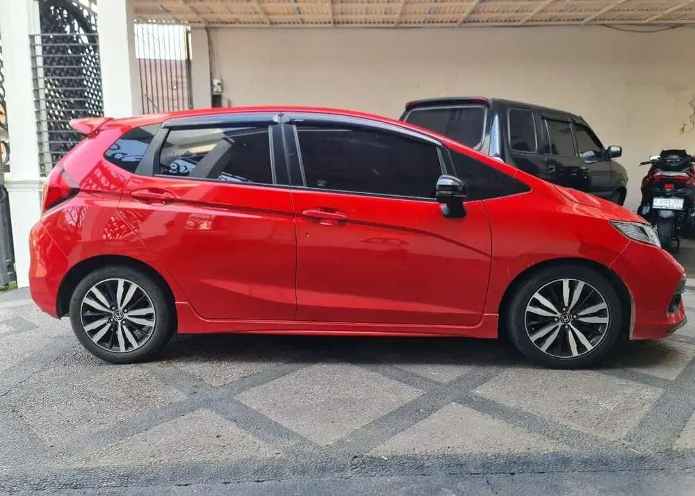 Low Km Murah ! Honda Jazz RS GK5 Matic Warna Merah Tahun 2018