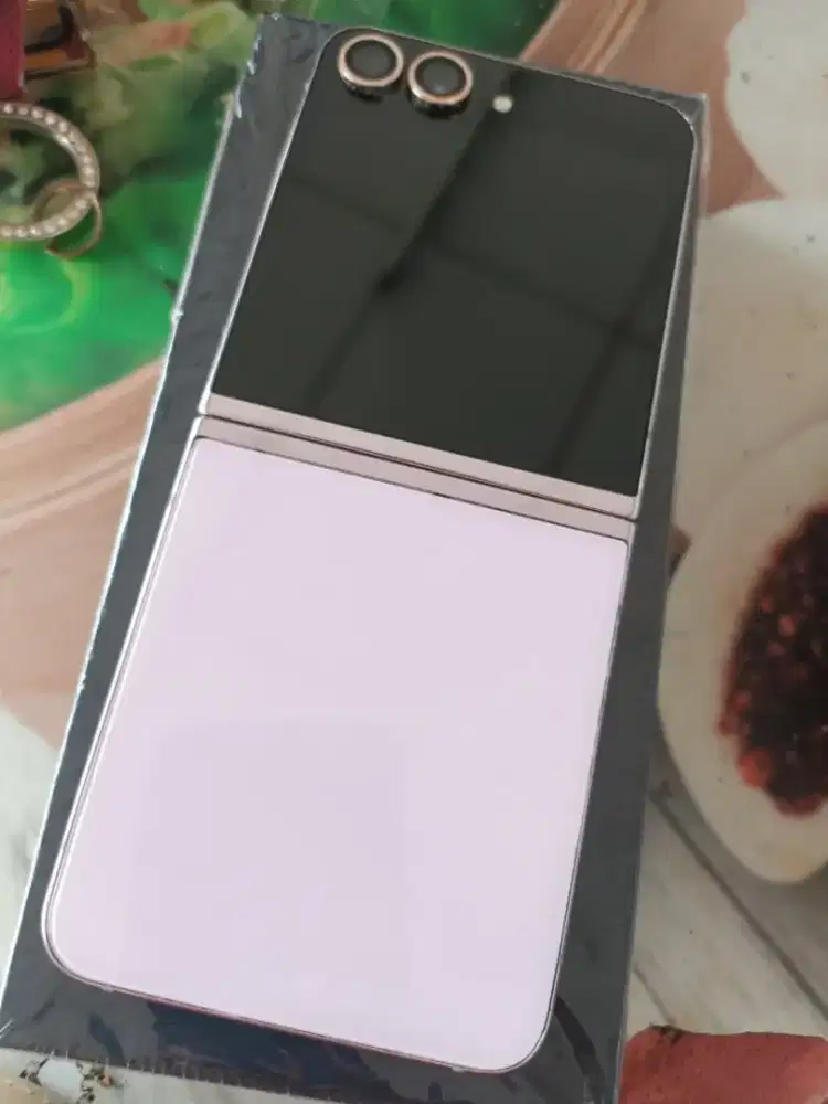 SAMSUNG Z flip 5 
8/256 warna lavender