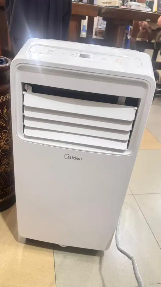 AC PORTABLE MIDEA 1 PK LIKE NEW!