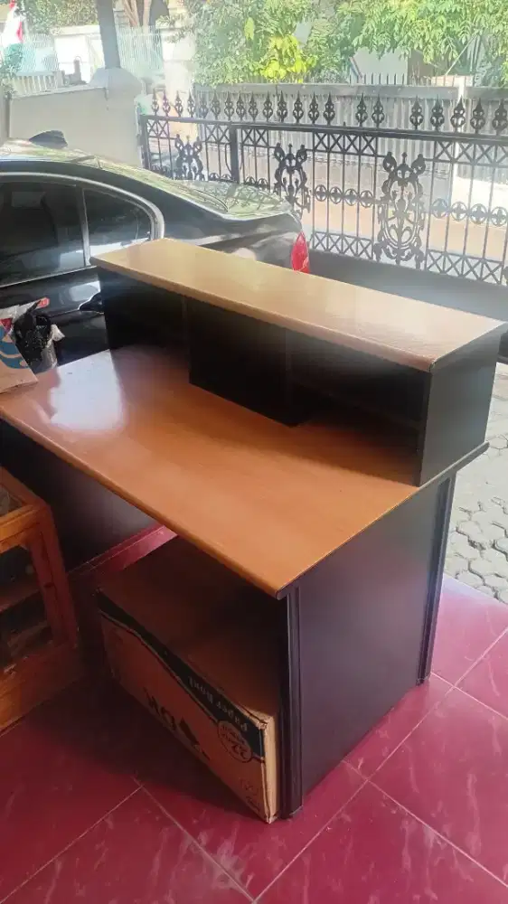 Meja Kantor (Resepsionis)