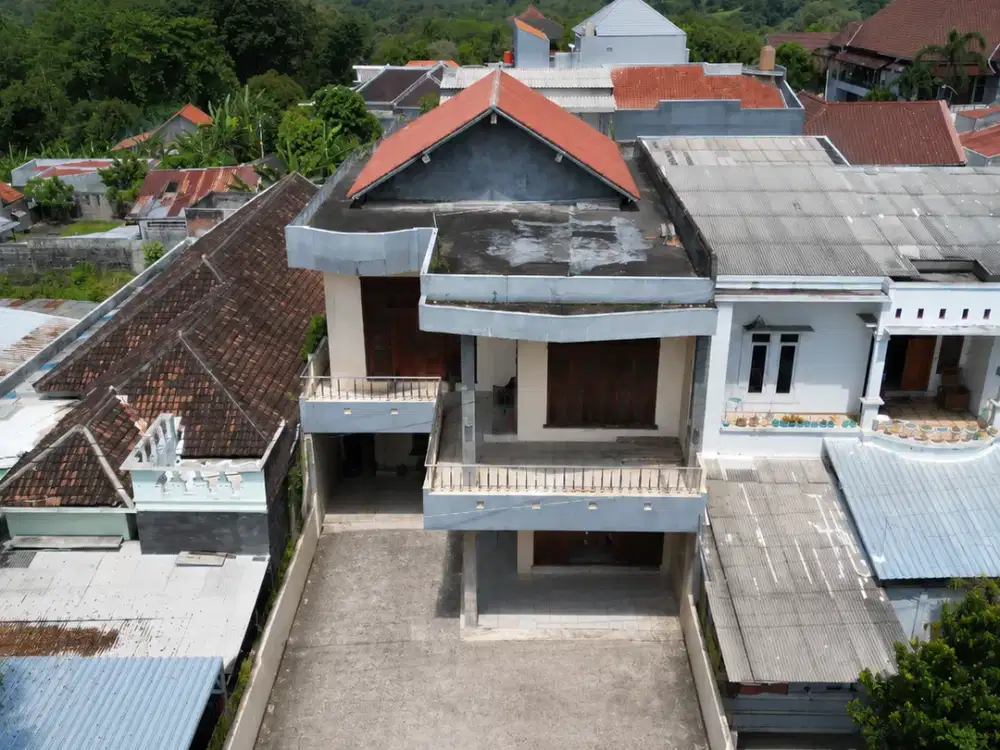 JUAL SEWA Rumah Full Bangunan Cocok Untuk Kost di Untung Suropati Semarang