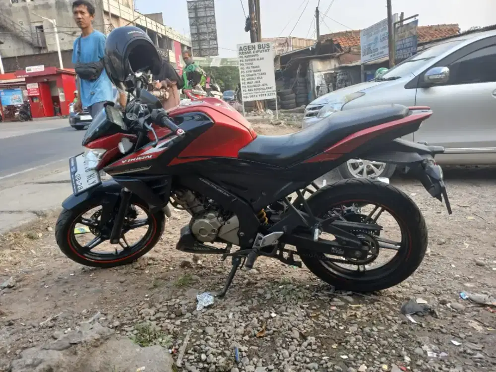 JUAL CEPAT Motor SECOND -  VIXION 2018 WARNA MERAH MUDA