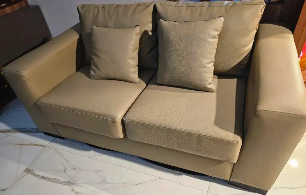 Preloved sofa cellini