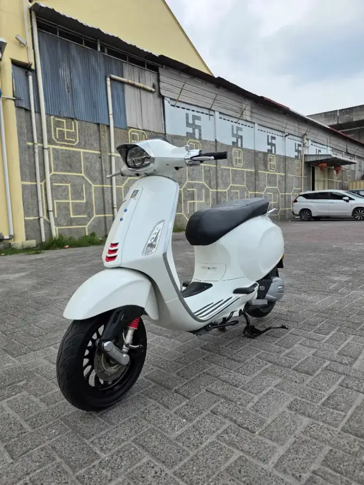 Piaggio Vespa Sprint S Putih 2023