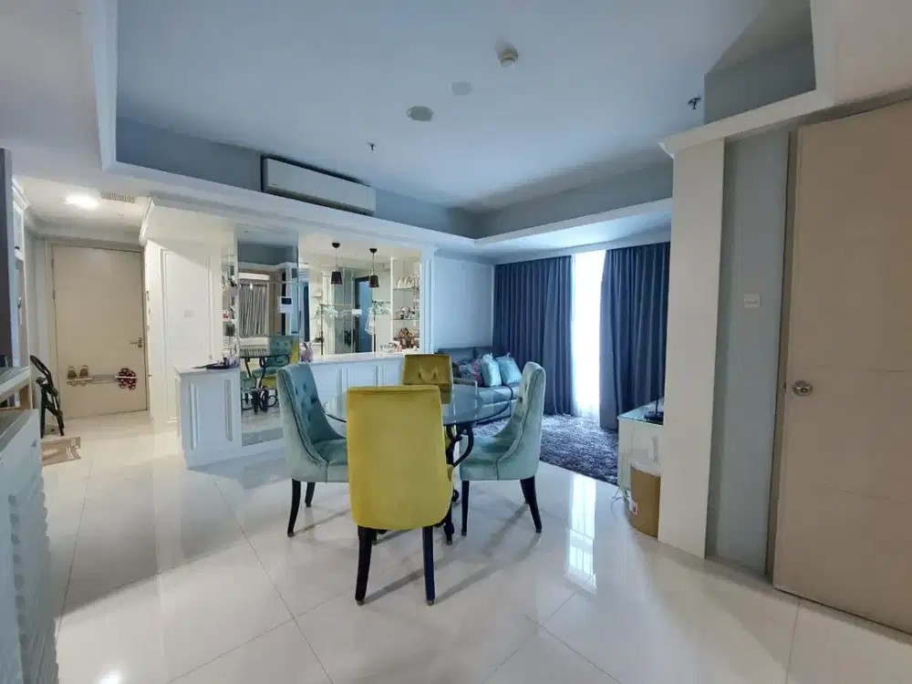 Apartment Pakuwon Mall La Riz lt. R8 Full Furnish. Private Lift. Private Foyer.