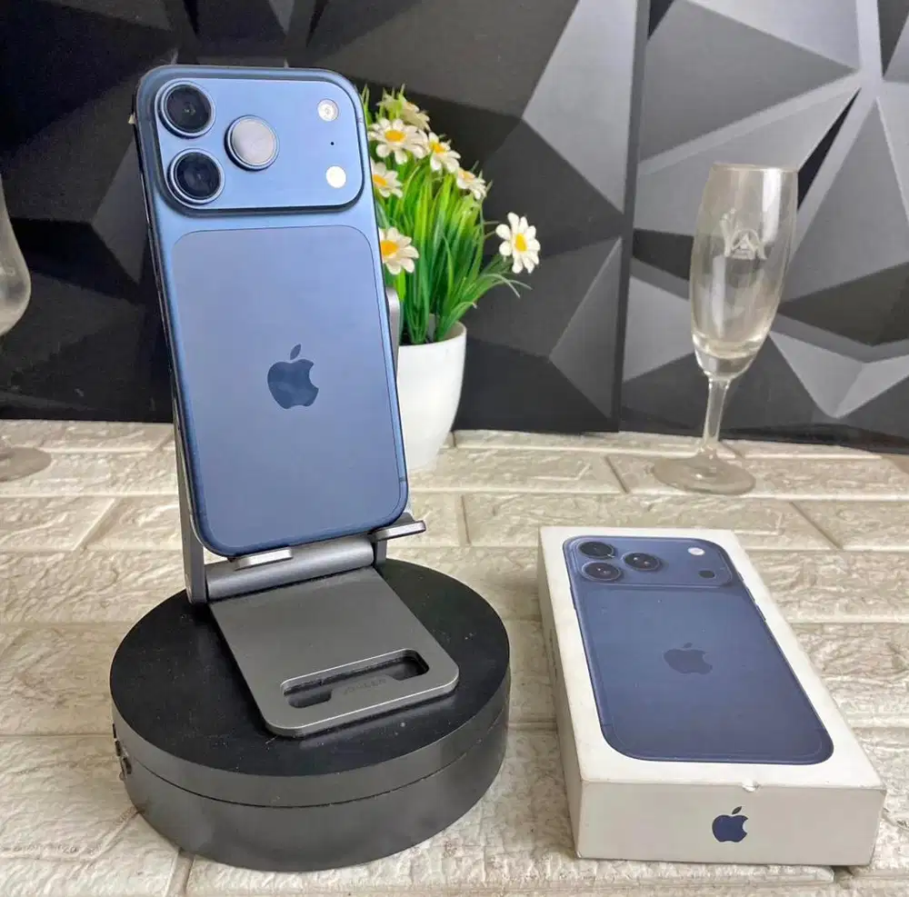 iPhone 17 Pro 256GB Garansi iBox Battery Health 93% Mulus Warna Blue