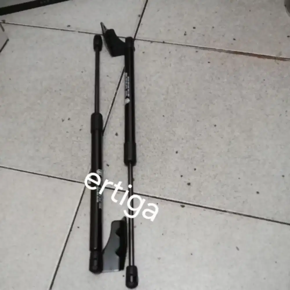 Shock bagasi suzuki ertiga