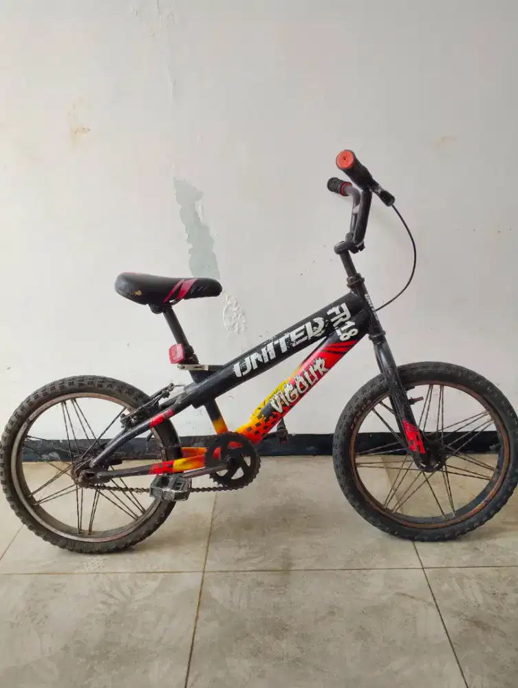 Sepeda BMX united 18