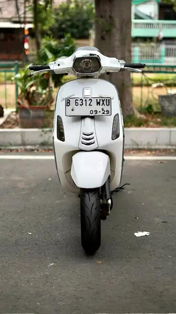 VESPA SPRINT 150 IGET 2017 PUTIH - TERMURAH SEINDONESIA