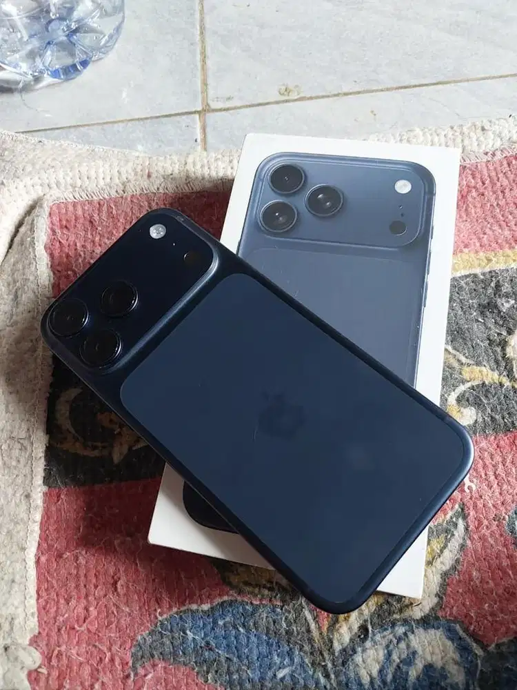 IPHONE 17 promax like new