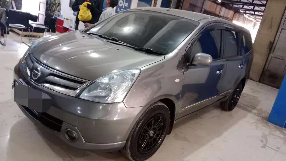 DP.10jt  Nissan G.Livina XV matik 2011