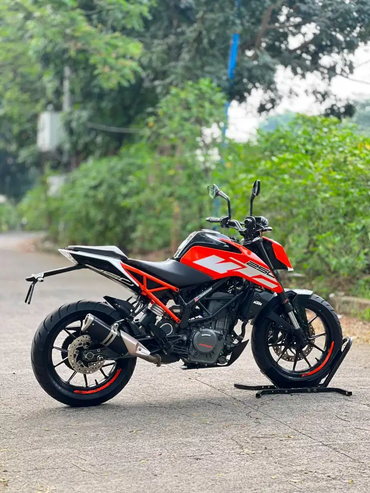 SIAP TOURING! KTM DUKE 250 NON ABS 2017 ORANGE KM LOW PAJAK ON SUPERB