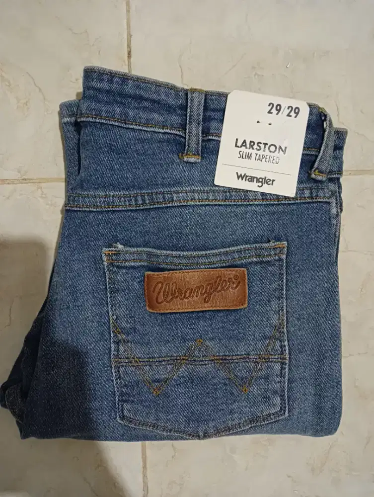 celana jeans Wrangler slim fit size 29